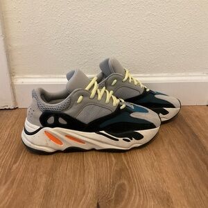 Adidas Yeezy Boost 700